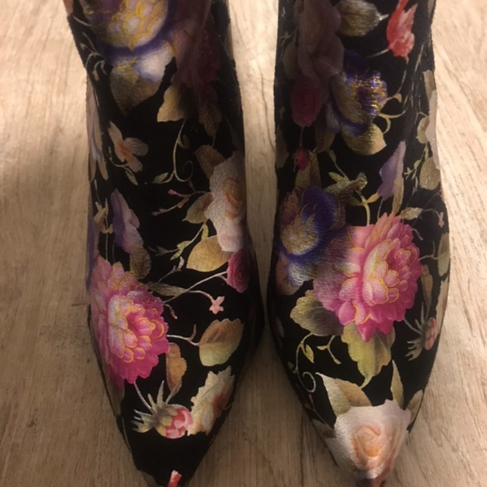 Heel shoe boots